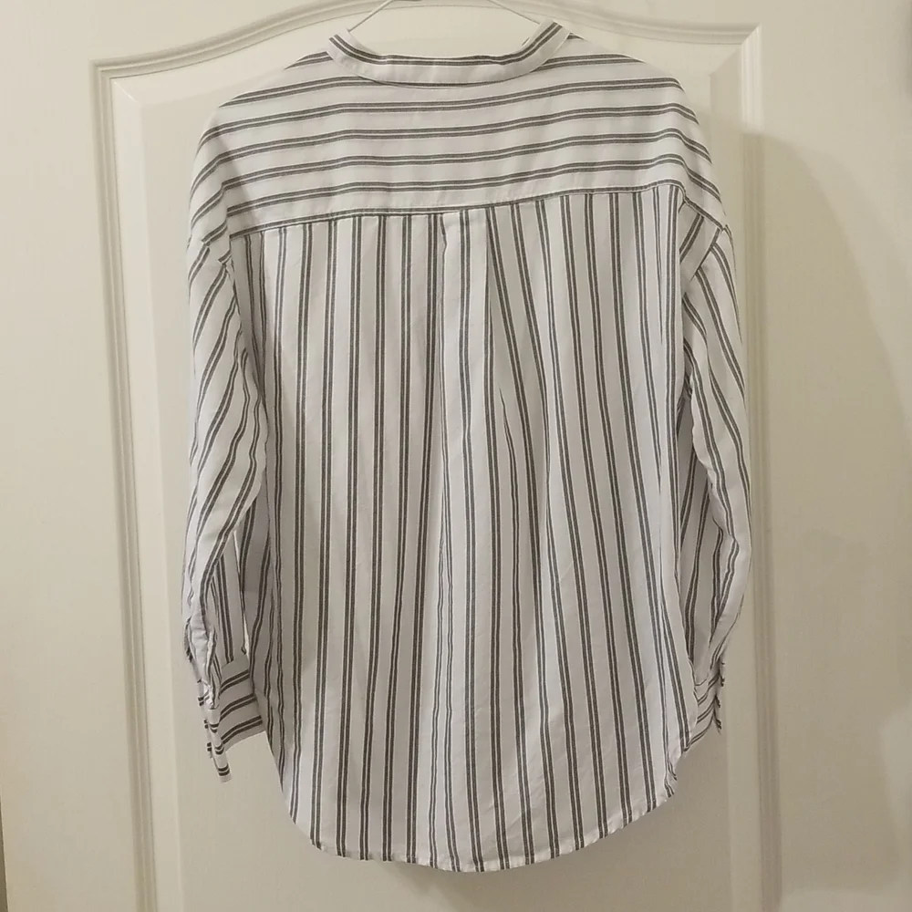 Banana Republic Long Sleeve 3/4 Button Pullover Top - Picture 2 of 7